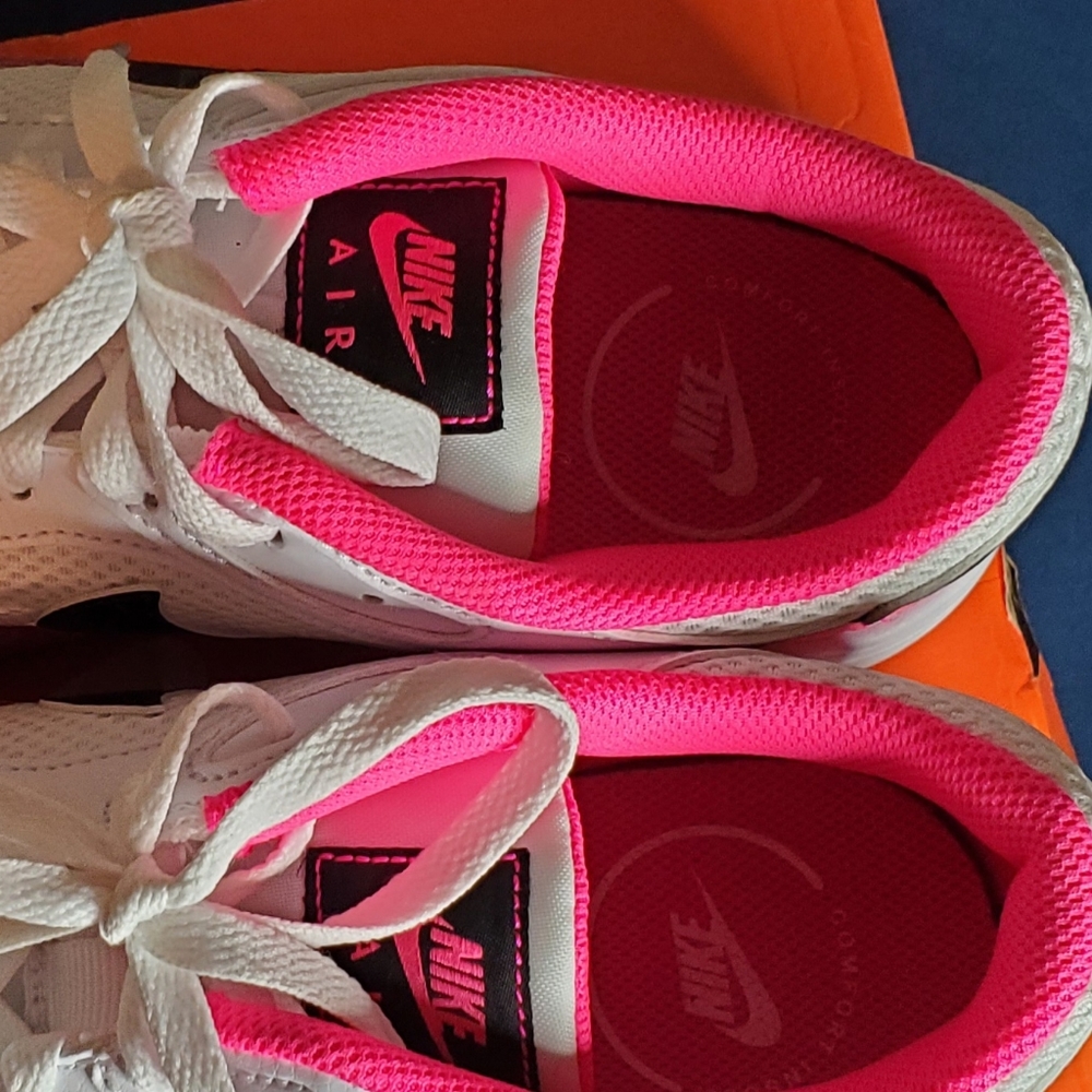 Women's Nike Air Max Bella 5 Training Shoe/Size 9.5M/Pink,White,Black - Picture 4 of 6